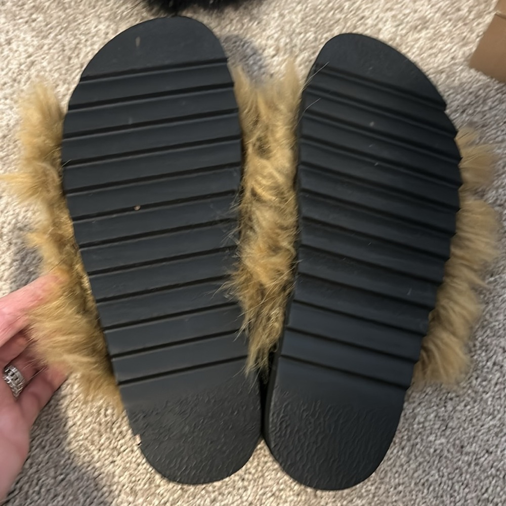 Fuzzy flips - Picture 2 of 2